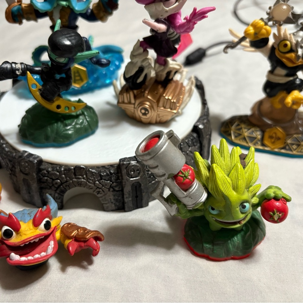 PS3 portal with skylanders 8 of them - Picture 4 of 11